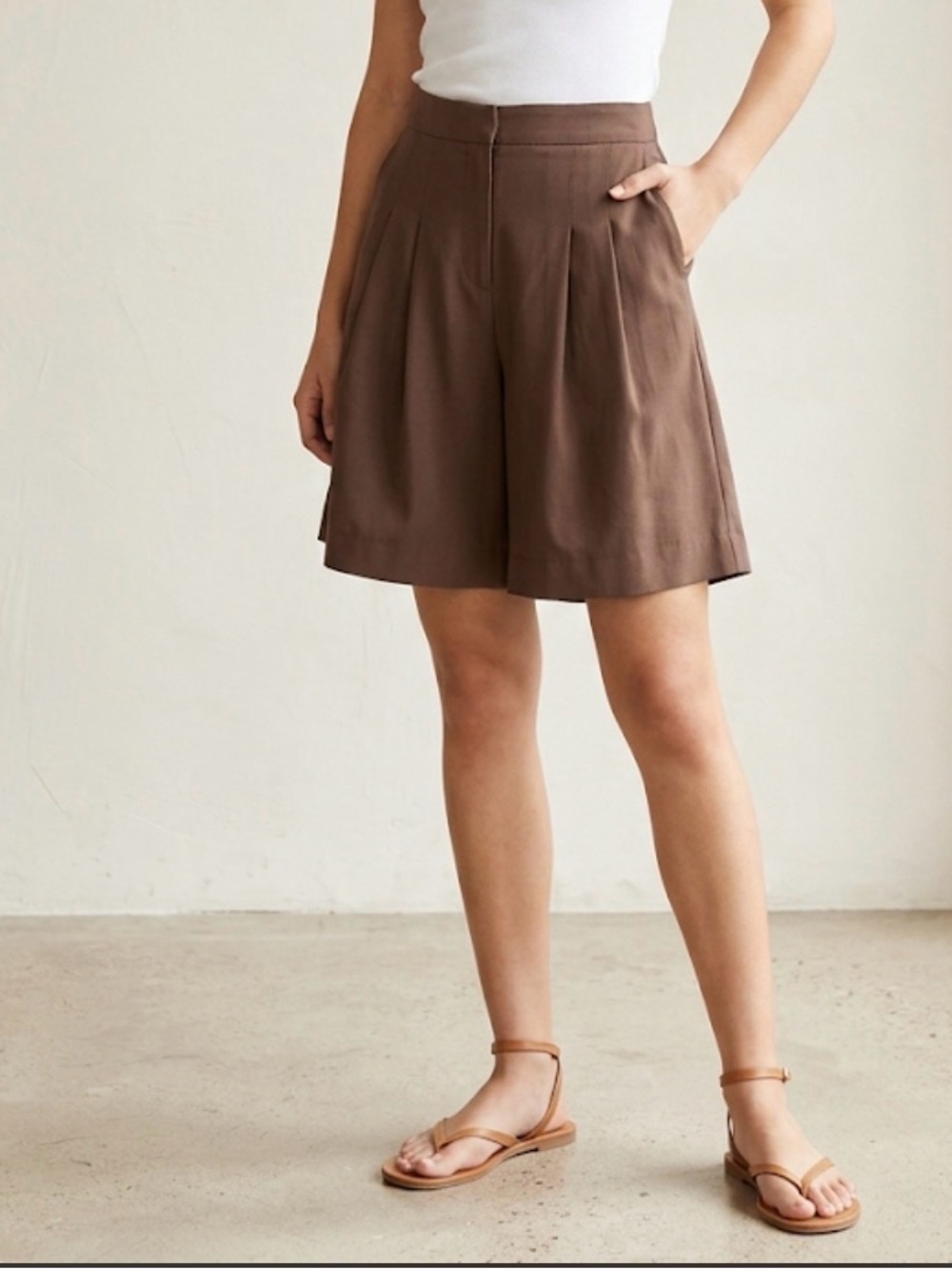 House of Harlow - New women’s brown pleated midi length Bermuda shorts pants L